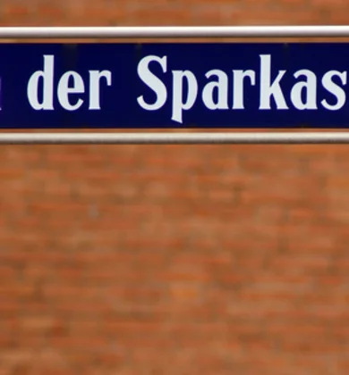 Straßenschild An der Sparkasse